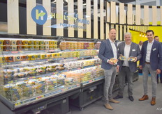 Fruity Pack; Leonard de Vries, Wim Kleinjan en William de Vries. Het bedrijf, al meer dan 12,5 jaar specialist in vers gesneden fruit, is volop in ontwikkeling. Het assortiment is de afgelopen jaren behoorlijk uitgebreid met unieke verwentussendoortjes, verse rauwkosten, horeca kwaliteit maaltijdsalades en dagverse poké bowls. De producten worden onder private label en onder het merk Healthy Hand verkocht aan retail en foodservice.