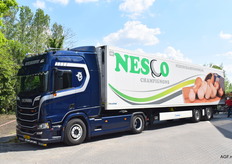 Bij de entree stond de keurig gepoetste Scania te pronken