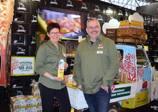 Margo Baving en Cees-Jan de Bruijn van Flevosap. Hebben nu ook de appel granaatappelsap.