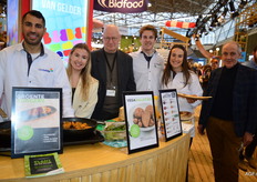 Op meerdere plekken was Van Gelder vertegenwoordigd op de beurs. Ook hier op het plein van Bidfood met groenteburgers en vegaballetjes.