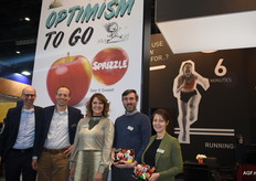 Het team van EFC meet haar Sprizzle- en Kanzi appelen, hier met Jan Willem Verloop, Martin van den Akker, Ilse Hayen, Hans Goossens en Esther Dworak