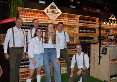 De beurstijgers van Schulp. Met Hank Koetsier rechts, de nieuwste anwinst bij Schulp.