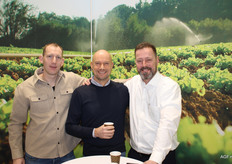 Cornelis Ernst en Fred Kloen (terug van weggeweest in de bio-AGF-handel) van OTC Organics met Andre Setz van Freeland