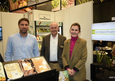 Wouter Devlies, Bart en Ellen Nemegheer van De Aardappelhoeve, die haar vierde gamma van The Potato Chef weer naar voren brachten tijdens de beurs