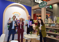 Heel veel merken bij DO IT Organic Food Ingredients, zo vertellen Donald Graave, Annemiek Flantual, Maarten Gevers en Noah Timp. Waaronder de nieuwe coco crispy rolls salted caramel en andere crispy rolls van Amazing Organic.