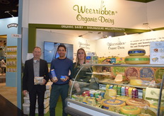 Edwin Crombrags, Jan-Paul Vegt en Myrthe Bijl van Weerribben Zuivel. Ze introduceren op BIOFACH 2026 onder andere portieverpakking van biologische roomboter 10 gram en Biologische Boeren Skyr