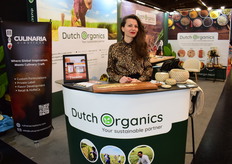 Eigenaar Akbar Mirzada is druk met meetings, Barbara Čeŝnjevar neemt de stand waar