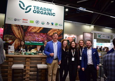 Trading Organic team met Karst Kooistra, Bo Barnhard, Rik Verhoeven, Emmelie Westerhoff, Beatrize Daim haalden via een VR experience de boerderijen dichtbij