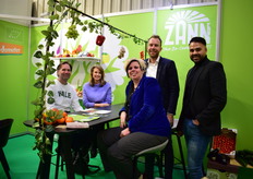 Een van de weinige Nederlandse versproducenten BIO Center ZANN met David Luijendijk, Suzan de Visser, Robbin Lansbergen, Ingrid Reg en Akash Mohan
