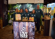 Mareike Lott, Twei Sturm, Tom Wiersma, Jonathan Schneider en Liz Wijker van Lovechock deelden de nieuwe lijn pure chocoladesmaken, tabletten zijn gezoet met dadels
