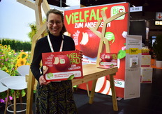 Anniko Leistikow met de Vielfalt appel van Obst von Bodensee