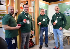 Marco Bartels Nico Dührkoop Andre Junghans Claus-Peter Münch van Bio Obst Münch met een appeltje voor de dorst