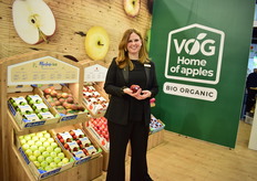 Carmen Sigmund Van VOG Home of Apples