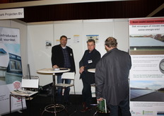 Harm Pot en Michiel Wanders lichten boeren onder meer in over de mogelijkheden van zonne-energie in de stal.