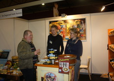 Broer en zus bemannen de stand van Aurora: Tim en Manon ten Dam.