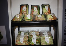 Haar bedrijf bewerkt en verpakt een uitgebreid assortiment van biologische versproducten.