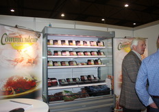 Albert Roozendaal geeft uitleg over de vleesproducten van Commandeur Ekovlees.