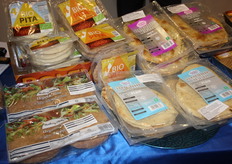 Een klein deel van het assortiment van Market Endeavour, onder meer de bio-pitabroodjes.