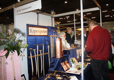 Henny Schalen in de stand van Kopersporen.