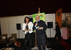 Waalkens spreekt zijn dankwoord uit.