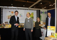 Aart-Jan Knauf, Peter Lamet, Martha Jeuken en Michaël Neerincx in de combinatie-stand van BD-Totaal en DO-IT.