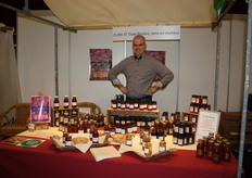Maarten Schipper met de jams en chutneys van D'Oude Backerij.