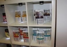 De muesli van De Halm en links wat producten van Rosies.