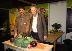 Elias Jeremiasse en Koos Bakker in de stand van Odin/Estafette.