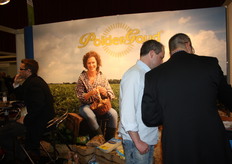 Perry Falter bezoekt de stand van Schaap Holland.