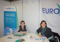 De vrouwen vermaken zich wel samen.