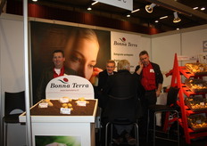 Walter Testers bij de aardappelen van Bonna Terra.