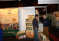 Bij Demeter Felderzeugnisse GmbH wordt er uitleg gegeven over de producten.