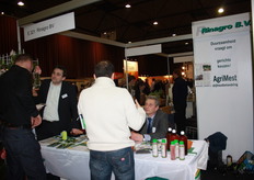 Barend Eikelenboom en Rinze Joustra van Rinagro druk in gesprek.