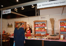 Sarah Sundrup in de stand van BioBäcker.