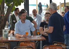 Voorafgaand aan de presentaties hadden de aanwezigen al de gelegenheid om met elkaar in gesprek te gaan. 