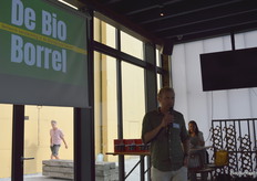 Thomas van Hasselt heet alle deelnemers welkom bij de achttiende editie van de BioBorrel, op de langste dag van het jaar.