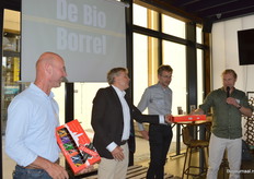 Thomas bedankt de sprekers. "Zeker de twee gangbare jongens die zich in de 'dungeons' van de bio-sector bevonden vandaag. Het gaat allemaal niet hard genoeg, maar bedankt dat jullie er waren." 