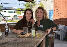 De gastvrouwen van de BioBorrel: Bouchra Oujamaa (Chemelco International) en Kirsten Benedikt (Tradin Organic Agriculture). 