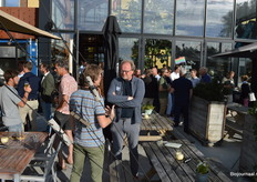 Een deel van de gasten besloot samen nog een hapje te gaan eten. 