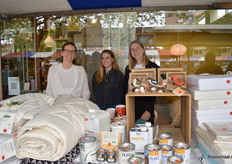 Bij Van Binnen (natuurlijk wonen): Ine, Theresa en Evie. 