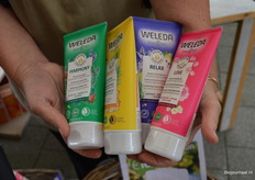 De nieuwste producten die zij bij zich had zijn deze aroma showers. "Met heerlijke geuren." 