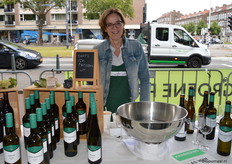 Eveline Scheren van Biowijnclub. 