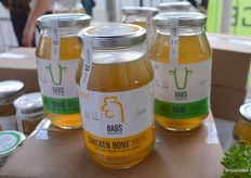 Barbara: "Onze bottenbouillon bevat heel veel collageen, het is geschikt om als drankje te drinken, te gebruiken voor thee of voor een soepje." 