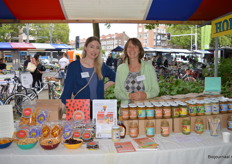 Lotte Kerling en Diana Faay stonden namens Horizon op de Zomermarkt. 