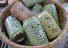 Charlotte: "Tijdens de coronaperiode hebben we onze Hi-five ice tea ontwikkeld. Hiermee willen we juist de positiviteit delen." 