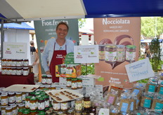 Ton Severrien van GreenSprout. Hij vulde zijn kraam met de producten van Nocciolata, FiordiFrutta en Kari's Crackers.