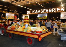 Veel drukte in de mooie stand van De Kaasfabriek.