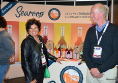 Margot Verhaagen en Wouter Nolen van Searoop. Hier kon men de nieuwste variant bewonderen: Magnolia, Jeneverbes, Gember.