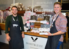 Jorre Roggeband en Björn Bakker van Brandt & Levie worstmakers.