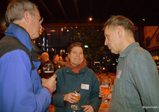Luuk Schouten, Liesbeth den Toom (Tuinderij Eyckenstein) in gesprek met Bart Pijnenburg van Tuinderij de Es.